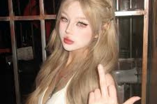 电梯门女主又爆猛料！而后她账号被封了……