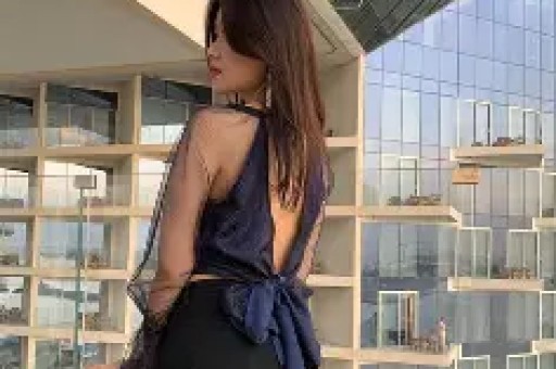 李佳琦直播间方面回应：李佳琦未婚、不退休“退出直播事业”为误读